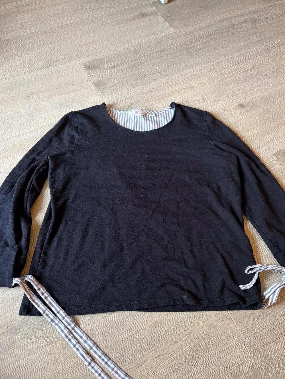 Vineyard Vines dark Navy Top with Striped shirt back Detail and bow cuffs